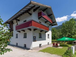 Chalet in Fügen near Hochzillertal Ski Area, cleaning included - Fügen - 5
