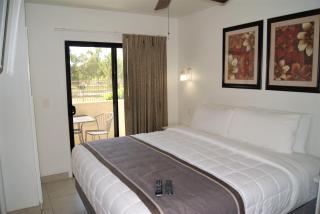 116 Fully Furnished 1BR Suite-Prime Location - 5