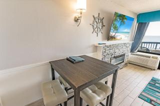 Newly Renovated, Oceanfront, Pools,Fantastic View! - 5