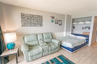 Newly Renovated, Oceanfront, Pools,Fantastic View! - Myrtle Beach - 4