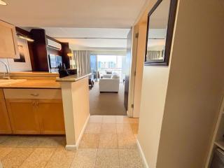 Ilikai Apt 2127 - Spacious Studio with Spectacular Ocean & Harbor Views - Honolulu - 2
