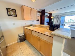 Ilikai Apt 2127 - Spacious Studio with Spectacular Ocean & Harbor Views - Honolulu - 3