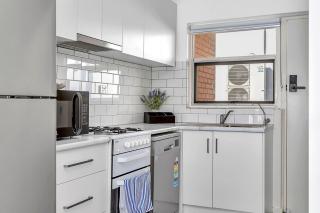 Stylish Seaside Suite with Arcade and Balcony - - 5