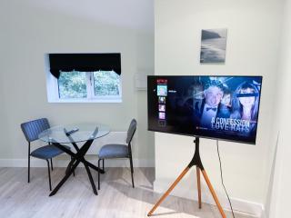1 Bed Apartment located in Huntingdon Town Centre - Designed for Contractors & Professionals - Free WiFi - Smart TV - Fully Equipped Kitchen - Ideal for Long Work Stays - Huntingdon - 1