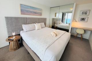 Amazing Ocean View Apartment in Surfers Paradise - Gold Coast - 2