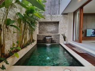 Island Escape - 2BR Tropical Villa in Seminyak - 3