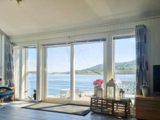 Seaside Cabin With Views Of Nordfjorden - 9