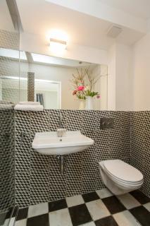 Spacious Vacation Apartment With A Garden View - 6
