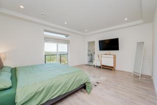 Marvellous Home In Victoria, BC - 3