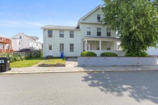 19 Malden 3Br Apt on 2F with WIFi and Free parking with Windows AC - Malden - 4