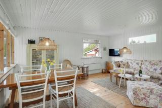 Charm And Idyll In Hou - Hals - 9