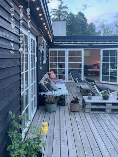 Home With Recycled Finds Near Nature - 9