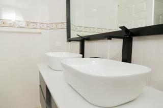 Spacious Comfort - Kingston - 7