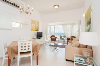 Bright and Charming 1BR Apt w Sea Views Near Shore with Shelter by Sea N' Rent - Tel Aviv - 9