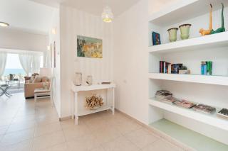 Bright and Charming 1BR Apt w Sea Views Near Shore with Shelter by Sea N' Rent - Tel Aviv - 7