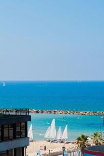Bright and Charming 1BR Apt w Sea Views Near Shore with Shelter by Sea N' Rent - Tel Aviv - 5