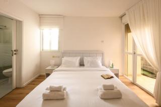Seaside Escape with Private Patio with Mamad by Sea N' Rent - Netanya - 1