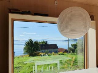 Architect-Designed Cabin With Beach Nearby - 8