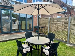 Lovely Semi-Beach 2x Pubs -5 min walk-Pets welcome-Parking-Garden - Scalby - 7