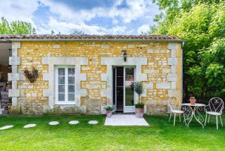 Charming Manor Nestled In Charente Vineyards - 5