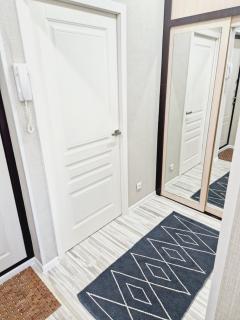 7 мкр, 2х комн квартира около моря - 1