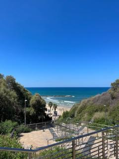 Sea Breeze Netanya Retreat with Mamad by Sea N' Rent - Netanya - 5