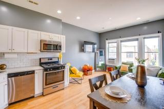 Walk to Chicagos Shops and Eats Bronzeville Duplex - Chicago - 1