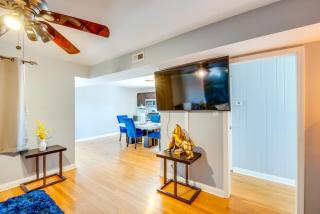 Walk to Train and Bus Updated Chicago Apartment - Chicago - 5