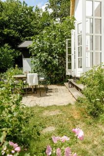 Stay In Fishers House In Forest By Lake - 8