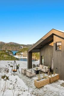 Cabin Overlooking Ryfylke Fjord - 9