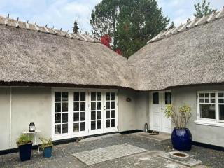Cozy Thatched House At Høve Beach - Vig - 9