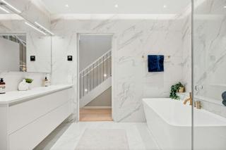 Beauty Of The Sea And Luxury In Hamburgsund - 7