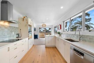 Oakura Oasis - ultimate beachside retreat - Oakura - 2