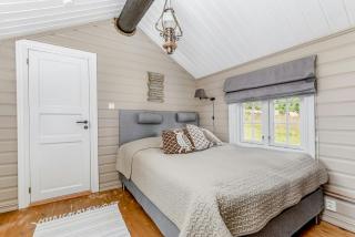 Family-Friendly Log Cabin With Panoramic View - Østby - 9