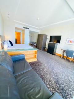 Ocean View Studio Apartment Surfers Paradise - Free Parking - Gold Coast - 2