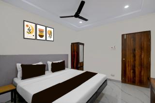 Townhouse SV Hotels - Lingampalli - 7