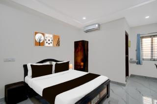 Townhouse SV Hotels - Lingampalli - 9