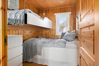 Cottage With Beach Plot, Boat And Jetty In Småland - - 8