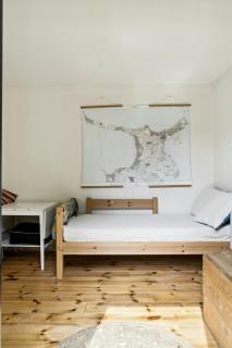 Experience The Simple Life In A Retro Wooden House - Højby - 8
