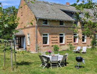 Country Bliss In Idyllic Farmhouse - 6