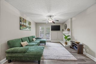 Modern and Cozy 1BR with a Pool - Addison - 0