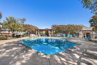 Modern and Cozy 1BR with a Pool - Addison - 5