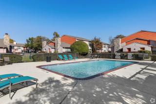 Modern and Cozy 1BR with a Pool - Addison - 3