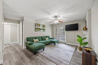 Modern and Cozy 1BR with a Pool - Addison - 1