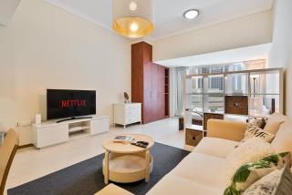 Comfy Studio with Views Near Marina & Burj Al - 3