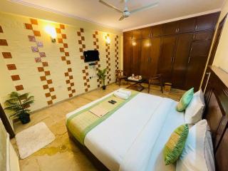 Divine India Studio Room MG Road - Gurgaon - 5