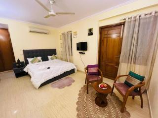 Divine India Studio Room MG Road - Gurgaon - 4