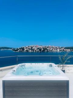 Villa Allina - Heated Pool, Rooftop Jacuzzi & Sea Views - 8