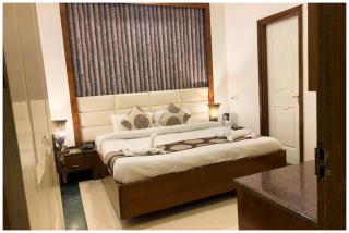 HOTEL Namaskar Near Railway Station - 2 Km From Golden Temple & Jallianwala Bagh - Luxurious rooms With Wifi Facility - Restaurant-Lift-Free Parking Available - A Premium Hotel In Amritsar - Amritsar - 4