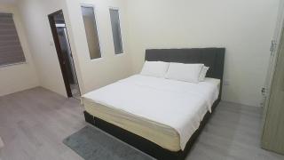 Spacious Minimalist Home for Families Group 14pax - Kuching - 1